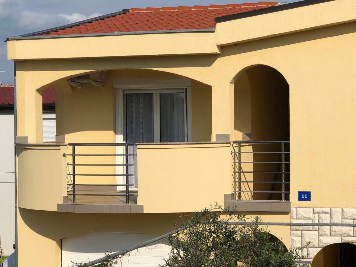 Apartmán Casa Rada Vir Exteriér fotografie